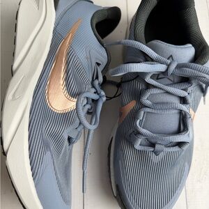 Nike Kids Light Blue and Rose Gold Star Runner Sneakers